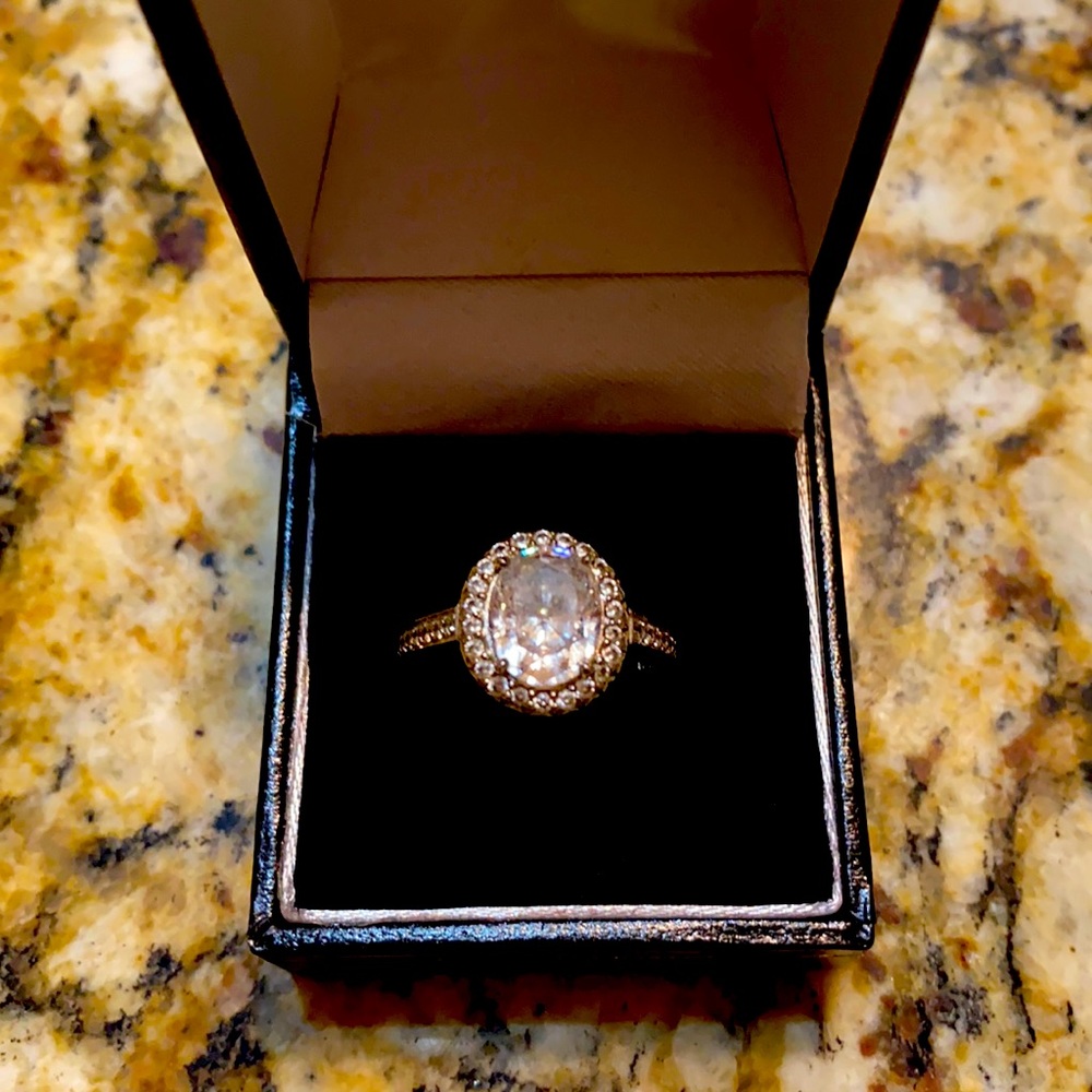 This is a beautiful ring.. I bought it and forgot I had it..